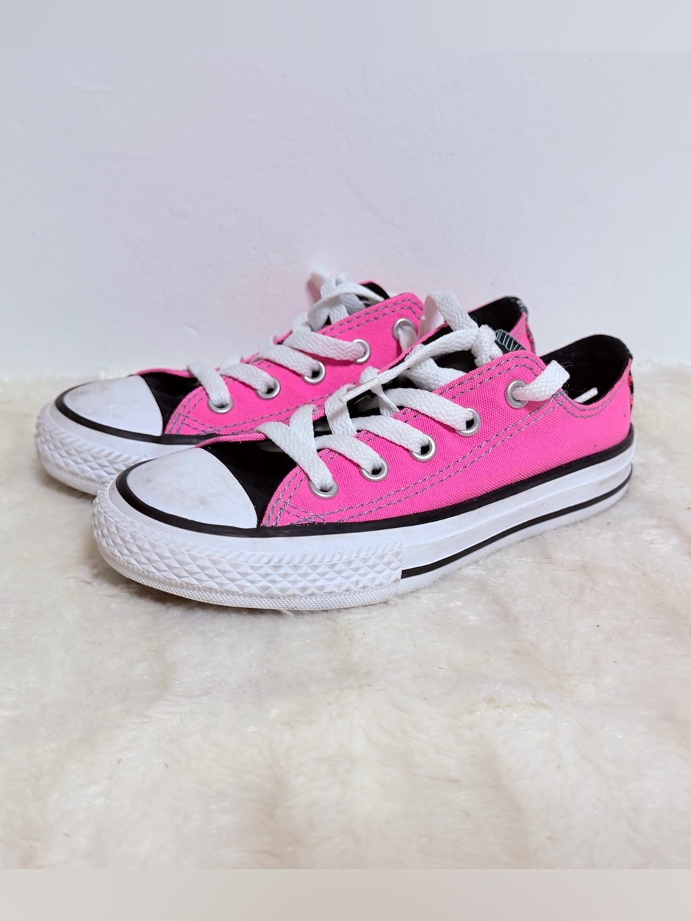 Converse Kids Low-Top Canvas Sneakers in Neon Pink and Black size 12 youth